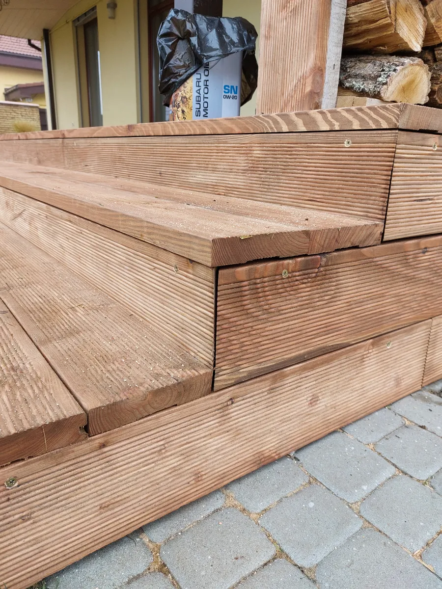 Finished steps leading to the decking