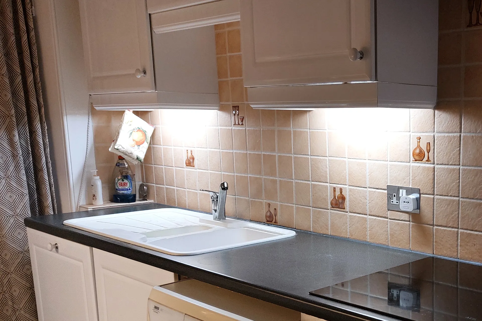 Kitchen before the sink was replaced